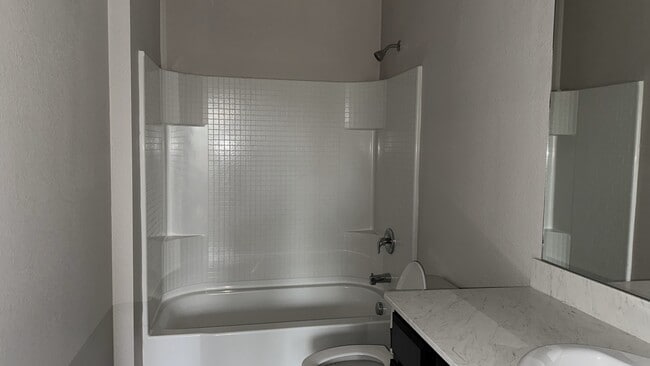 Building Photo - 421 Waterline Dr
