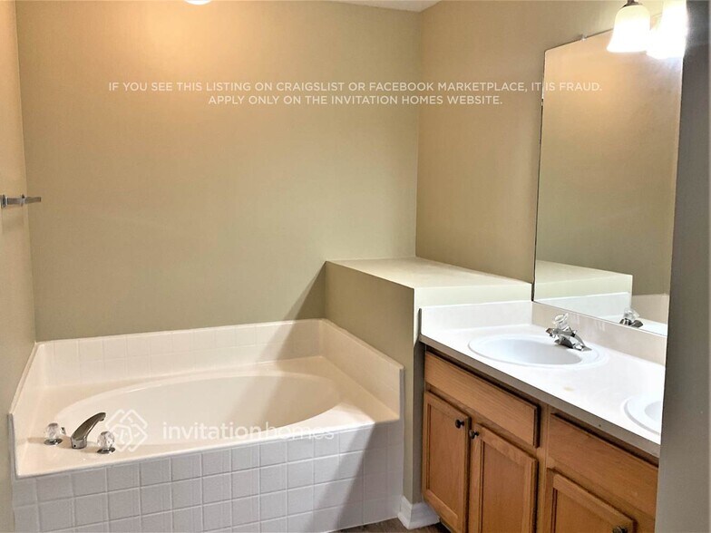 Building Photo - 1712 Laramie Cir