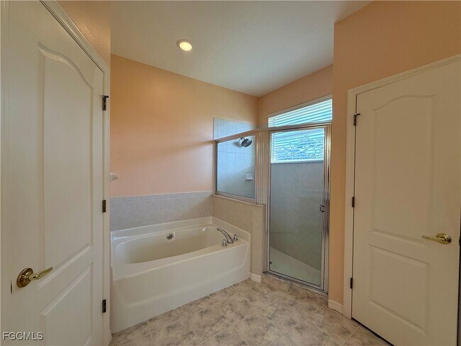 Building Photo - 1700 SW 30th Terrace