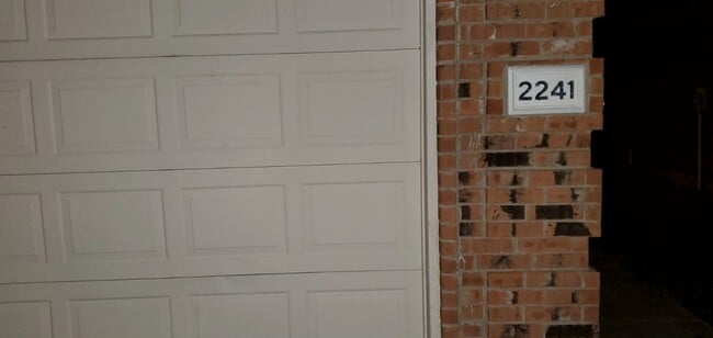 Building Photo - 2241 Stonebrook Ln