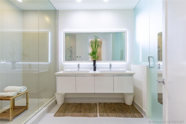 Building Photo - 6611 NW 105th Pl