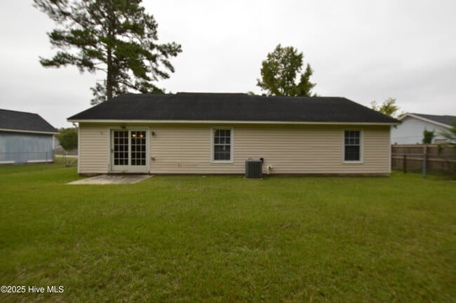 Building Photo - 121 Hunting Green Dr