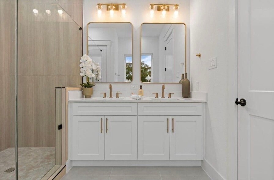 Building Photo - 717 Janisch Rd