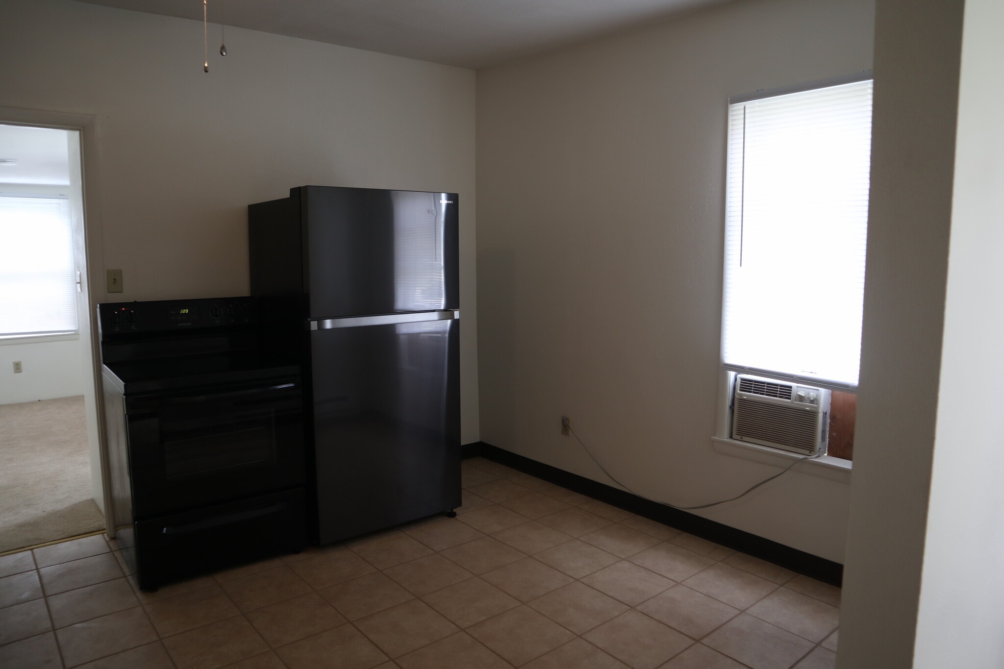 Building Photo - 241 Ash St