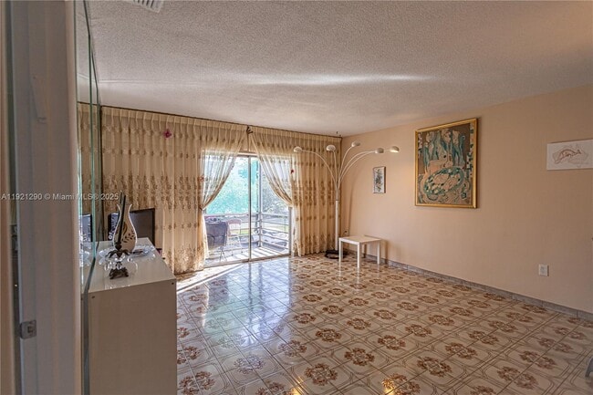 Building Photo - 16790 NE 14th Ave