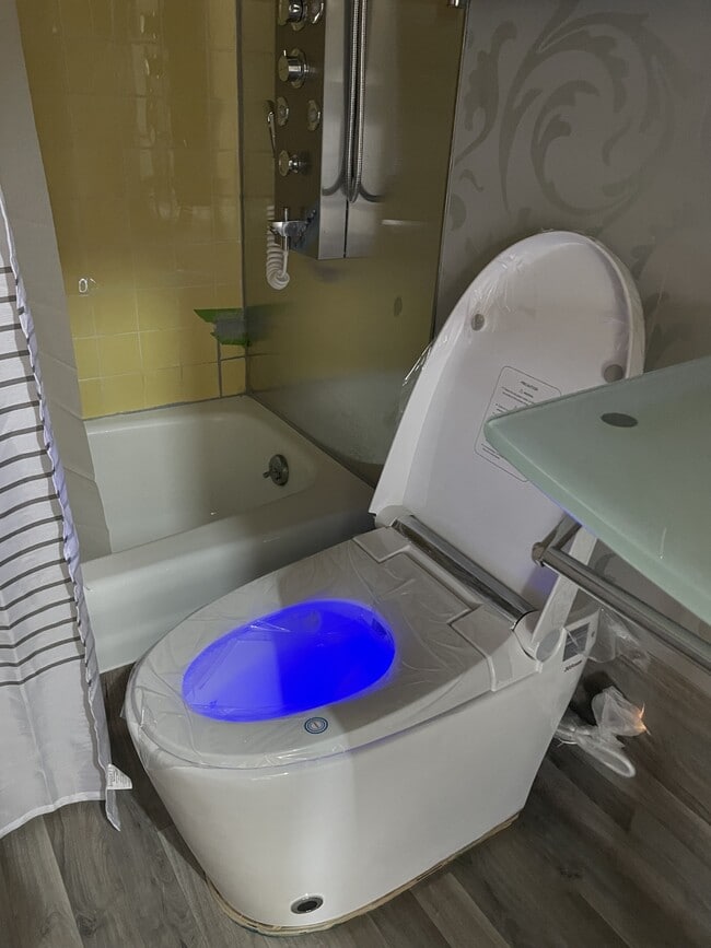 Building Photo - 6626 N Bourbon St