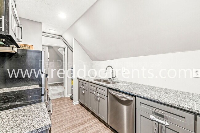 Building Photo - 2345 N Kenwood Ave