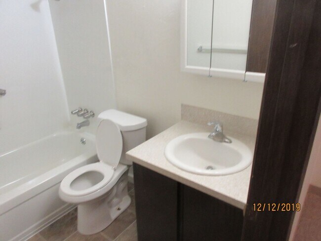 Building Photo - (907) Bluewood Apartments - 1 Bedroom / 1 Bath