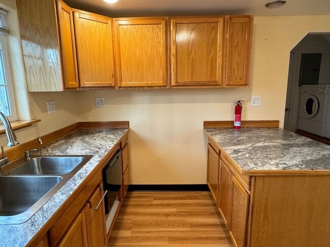 Building Photo - Single Family Home with 1 Bedroom 1.5 Bath...