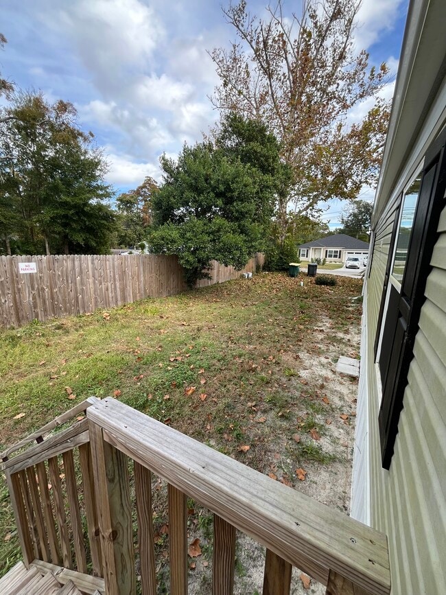 Building Photo - 4374 Loys Dr