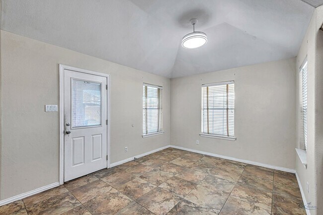 Building Photo - 6915 Robbie Rd