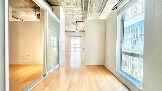 Building Photo - 645 W 9th St