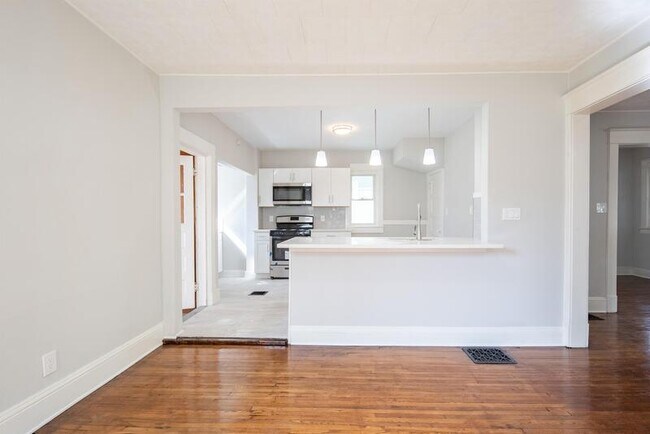 Building Photo - 207 7th Ave