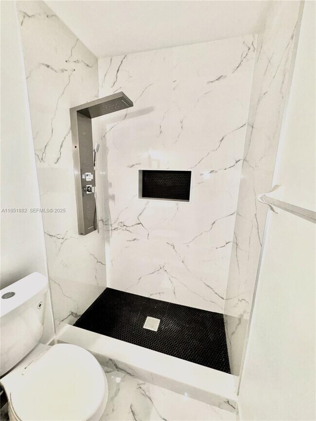 Building Photo - 2933 SE 2nd Dr