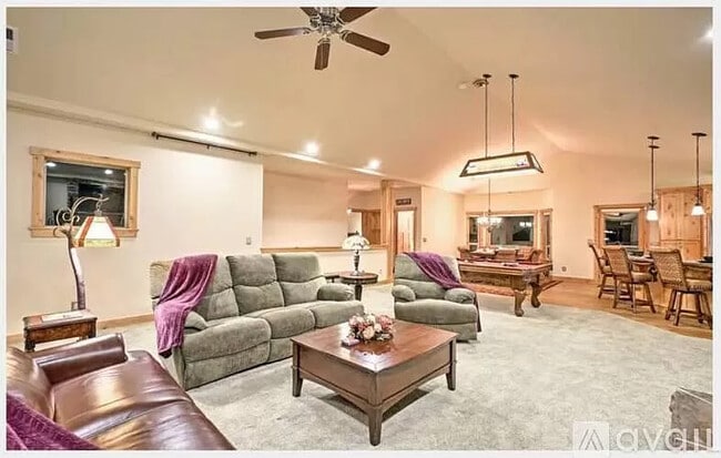 Building Photo - 3390 Beaver Brae
