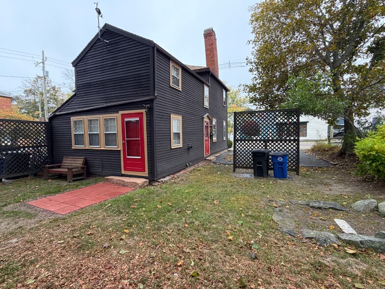 Building Photo - 315 Maplewood Ave