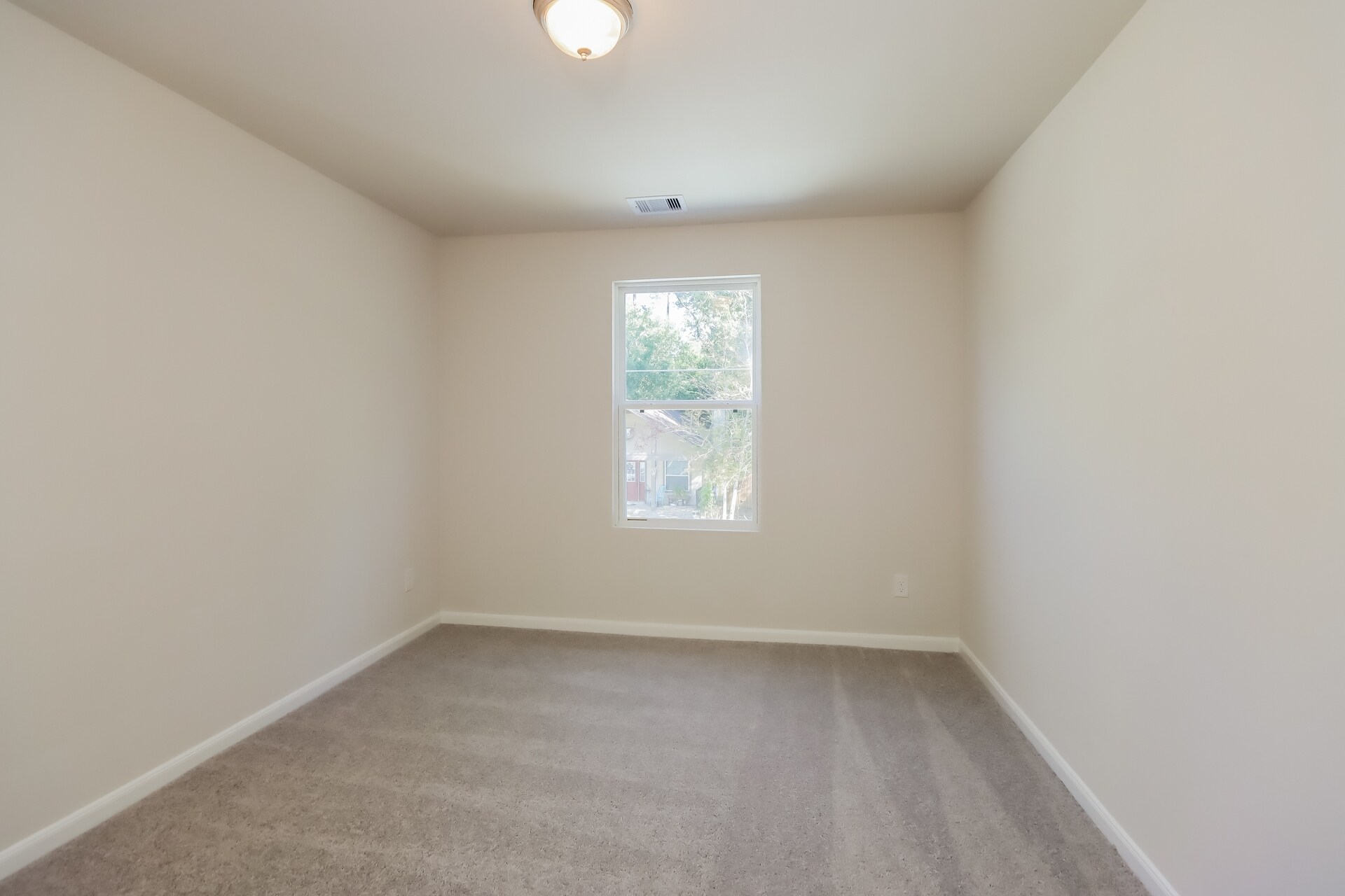 Building Photo - 303 Big Oak