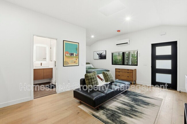 Building Photo - 3704 Wilcox St