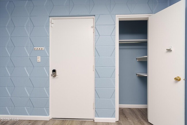 Building Photo - 7 Elgin St