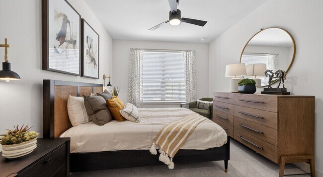 Building Photo - 3251 Lake Sharon Dr