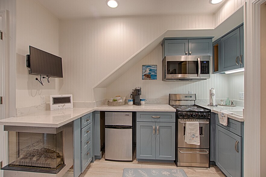 Kitchen - 307 Capitola Ave