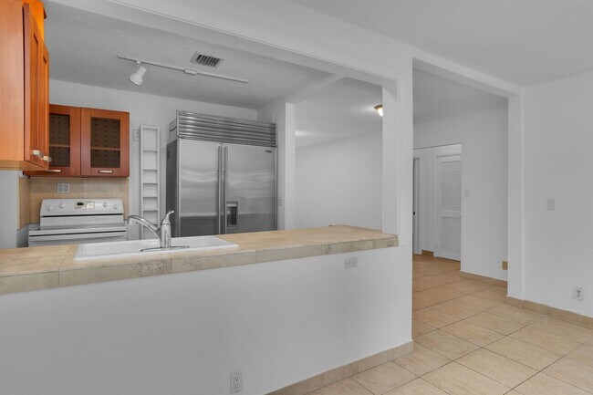 Building Photo - Beautiful home in quiet neighborhood