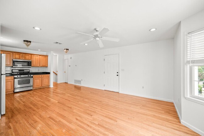 Building Photo - 57 Storms Ave