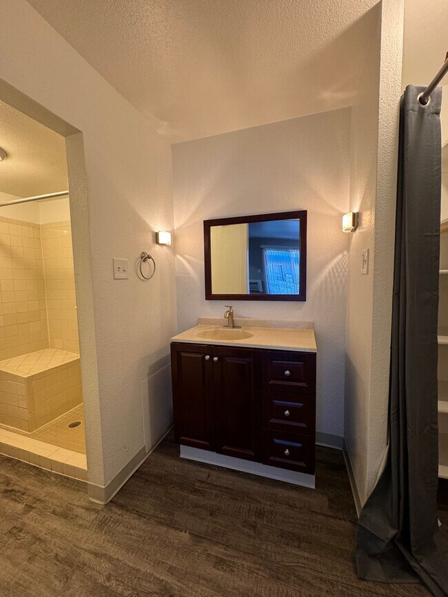 Building Photo - Spacious Studio Apartment 1st Floor Apartm...