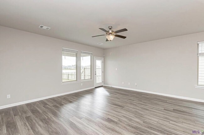 Building Photo - 1219 Foxtail Dr