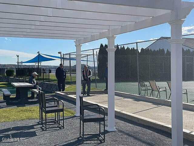 Building Photo - 2 Horizon Dr