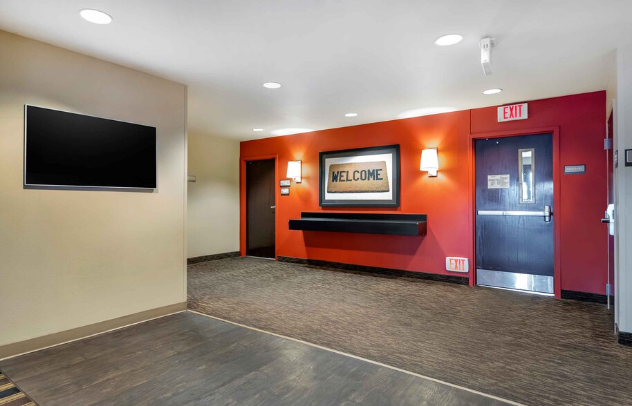 Building Photo - Furnished Studio-Chicago - Midway