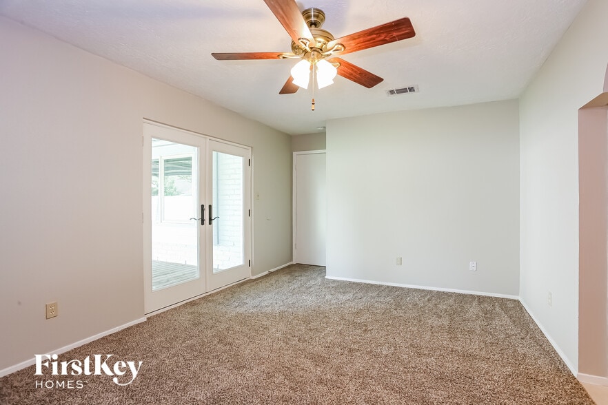 Building Photo - 16106 David Glen Dr