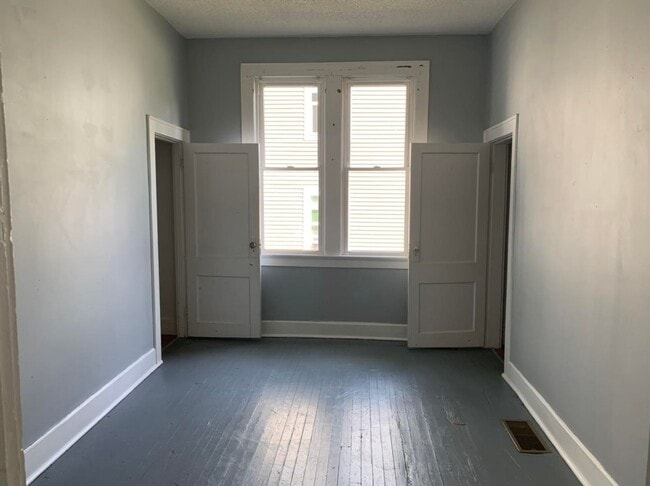 Building Photo - 504 Adams Ave