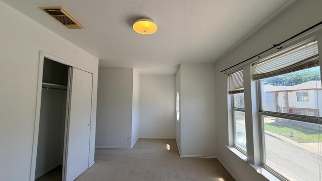 Building Photo - 25 Badgers Hills