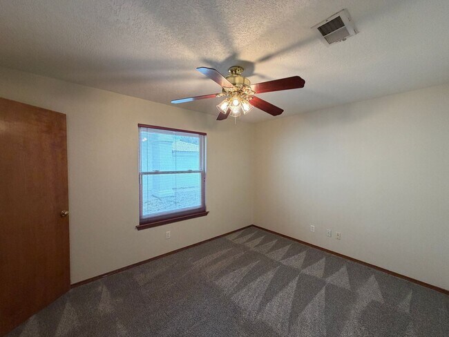 Building Photo - 3 Bedroom Single Story Home Available Near Juan Tabo Blvd SE & Southern Blvd SE!