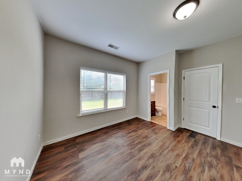 Building Photo - 1205 Ithaca Dr