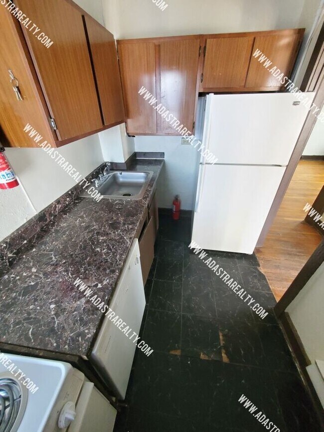 Building Photo - Cute and Affordable 1 Bedroom Apartment in...
