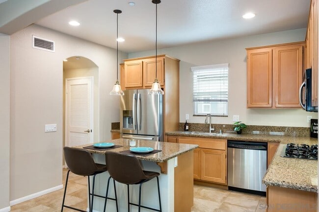 Building Photo - 16925 Vasquez Way