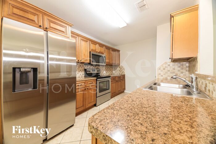 Building Photo - 2708 Beverly Dr