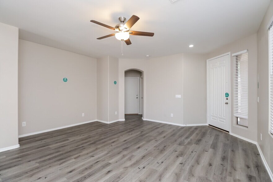 Building Photo - 831 S Nielson Ct