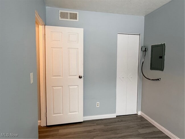 Building Photo - 2045 20th St SW