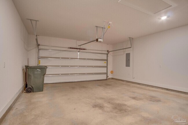 Building Photo - 713 Brambling Ct