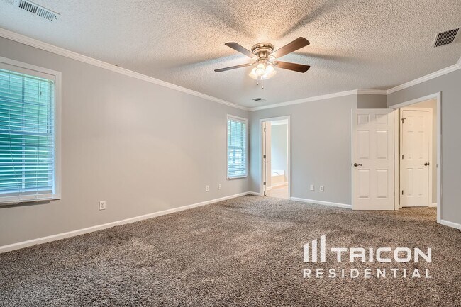 Building Photo - 150 Heathridge Dr