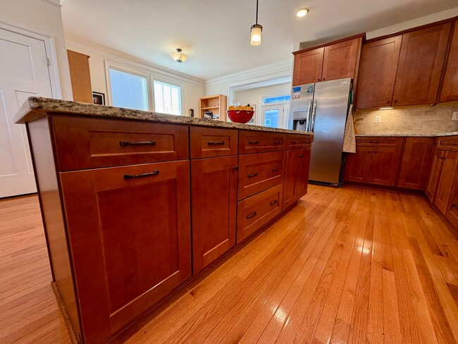 Building Photo - 1539 Barnett St