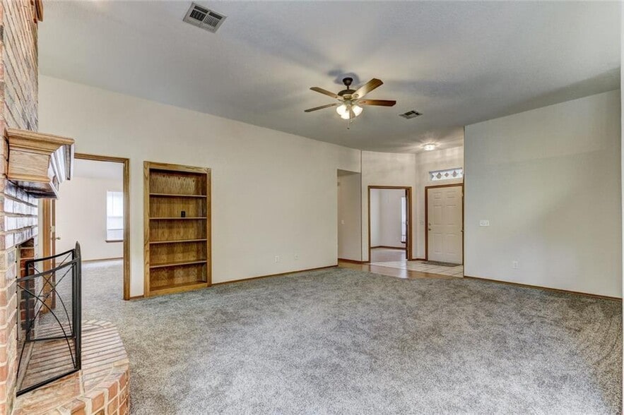 Building Photo - 305 Waterfront Dr