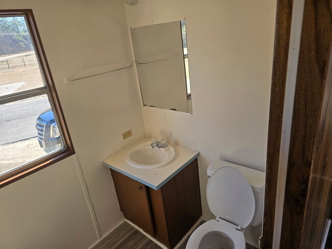 Building Photo - 472 Ruben Wells Rd