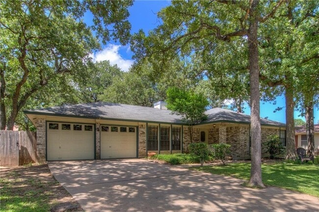 Primary Photo - 307 Ridgewood Dr