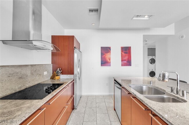 Building Photo - 4471 Dean Martin Dr