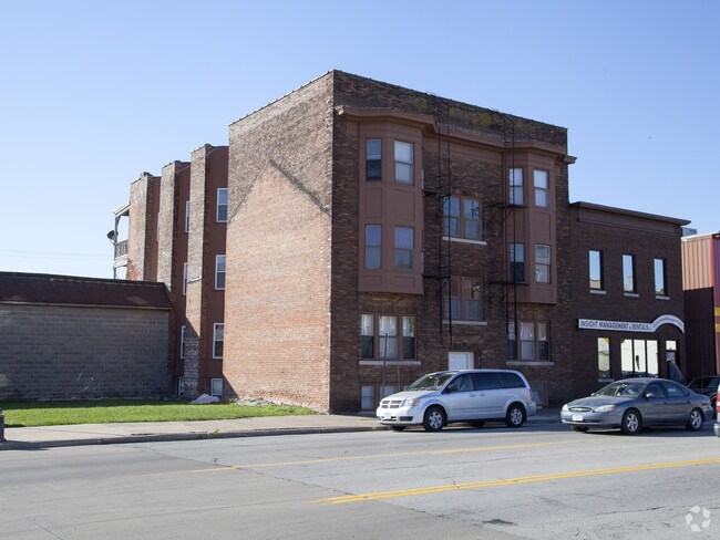 Primary Photo - 805 W 2nd St