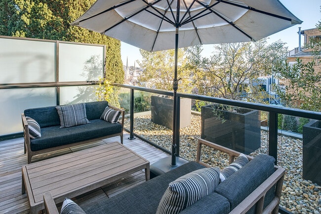 Building Photo - 463 Duncan St